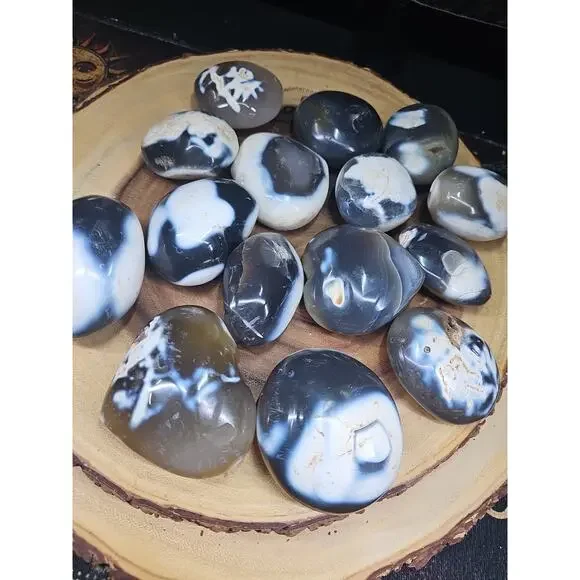 1each Natural Orca Agate Killer Whale Carnelian Crystal Heart Palm Healing - Picture 5 of 7